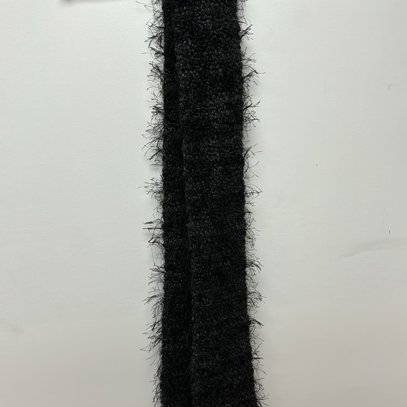 gray and black woven scarf, it is thinner than conventional - Picture 3 of 4